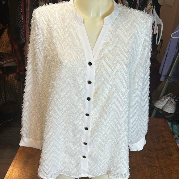 Alfani White fuzzy blouse - Picture 4 of 15
